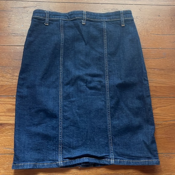 Banana Republic Factory Denim Button Skirt Size 6/28 - - Picture 3 of 4